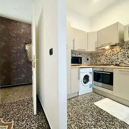 Near Acquario & Porto Antico - Scassi Hospital * Génova