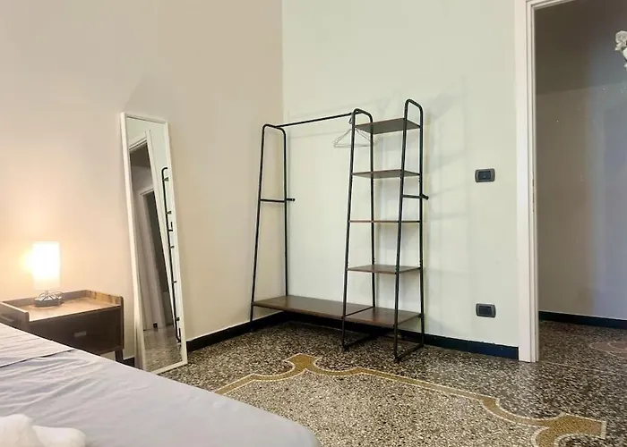 Near Acquario & Porto Antico - Scassi Hospital