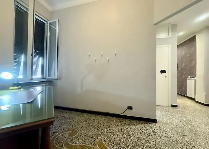 Near Acquario & Porto Antico - Scassi Hospital Génova