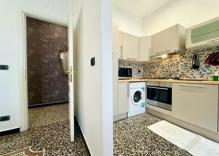 Near Acquario & Porto Antico - Scassi Hospital * Génova